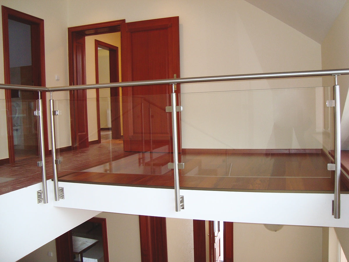 Nerezový sloupek, pravý